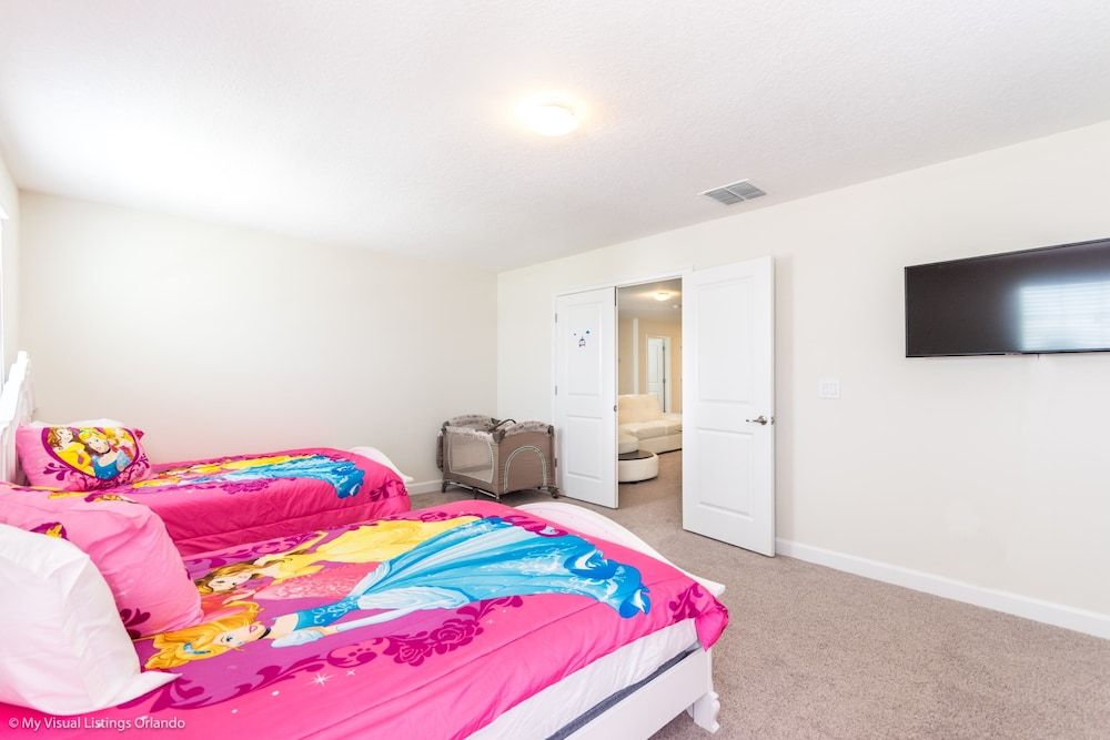 H1672brand new Amazing 8 Bedroom 5 Bathroom Resort - photo 20