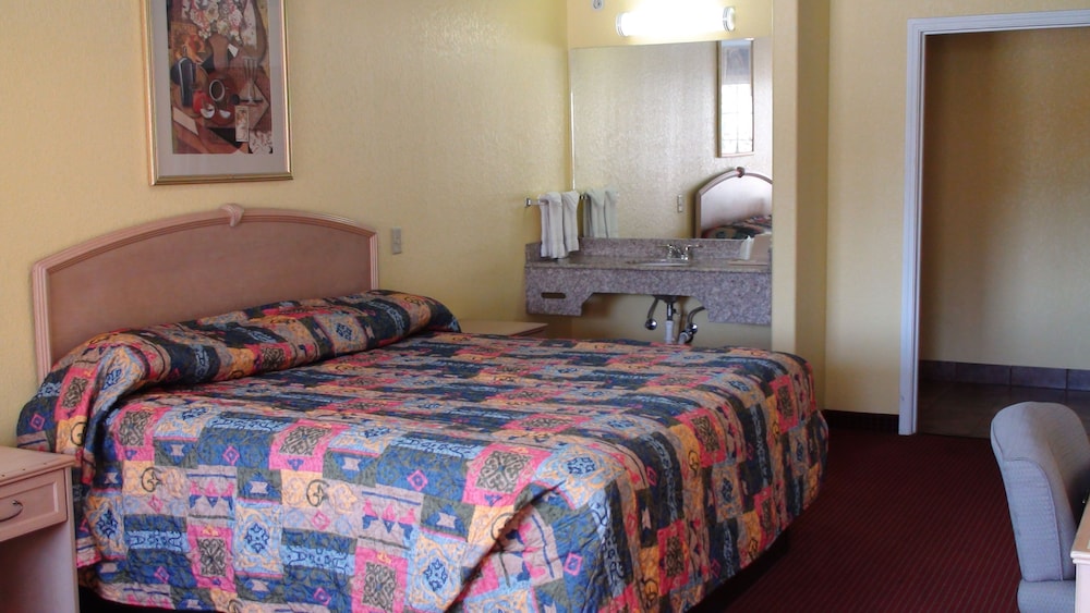Winnquest Inn Near Ft. Sam Houston - photo 4