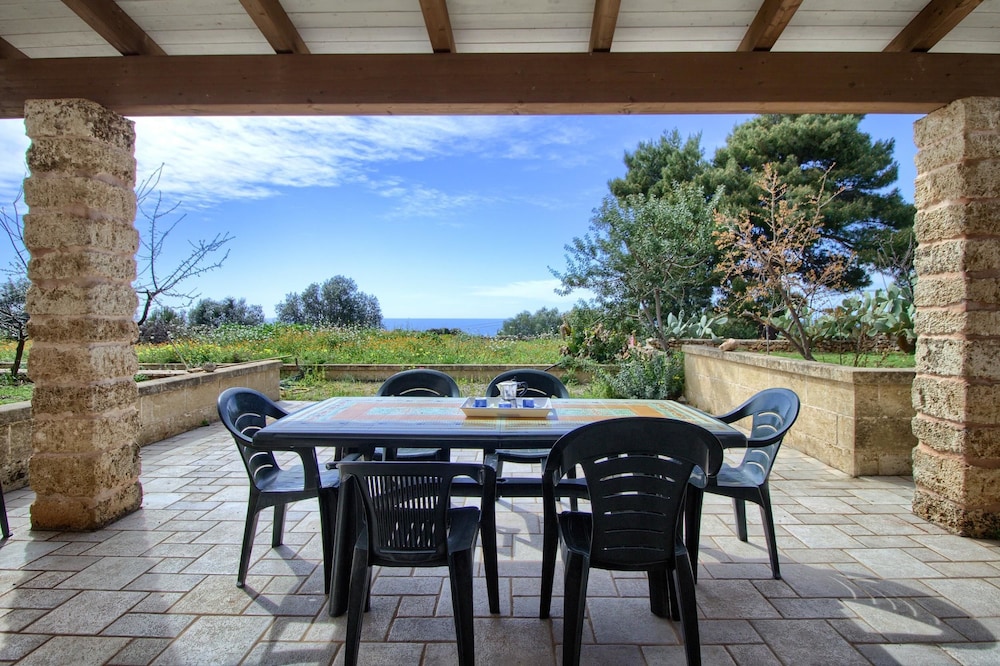 Case Vacanze San Gregorio by LoveSud — 4-Star Luxury Hotel in Patu, Italy