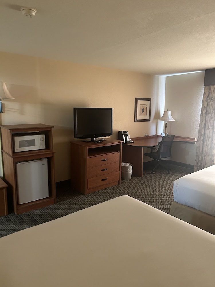 Holiday Inn Express Las Vegas Nellis by IHG - photo 7