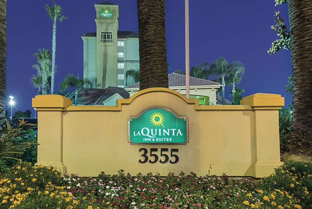 La Quinta Inn & Suites by Wyndham Ontario Airport - photo 3