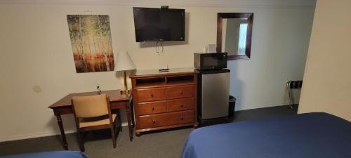 Husker Inn - photo 9