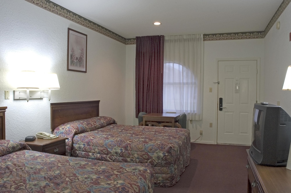Budget Host Hempstead Inn - photo 9