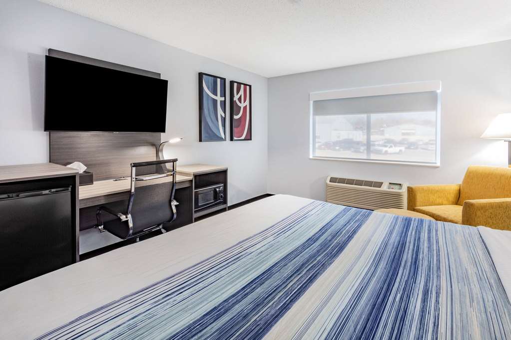 AmericInn by Wyndham Quincy - photo 23