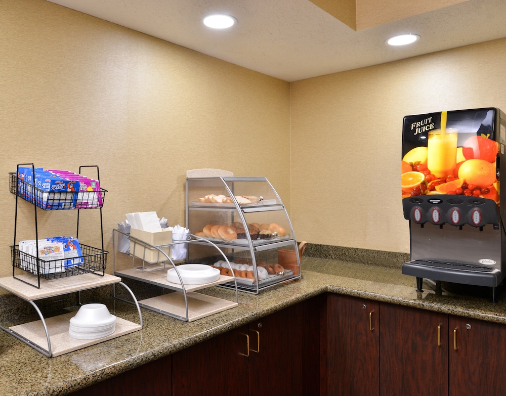 Red Roof Inn & Suites Columbus West Broad - photo 21