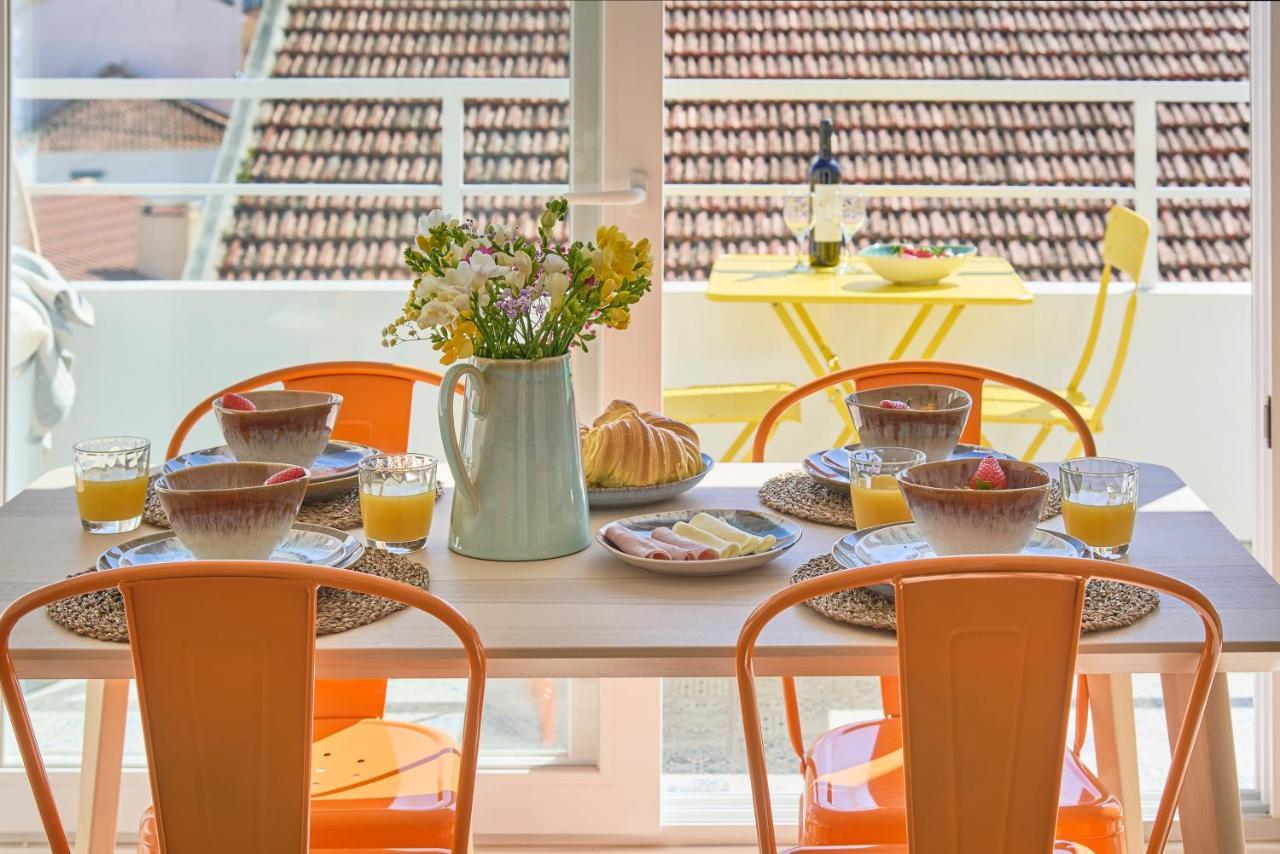 Big Group Beach Haven Sleeps 28 by Timecooler — hotel in Almada