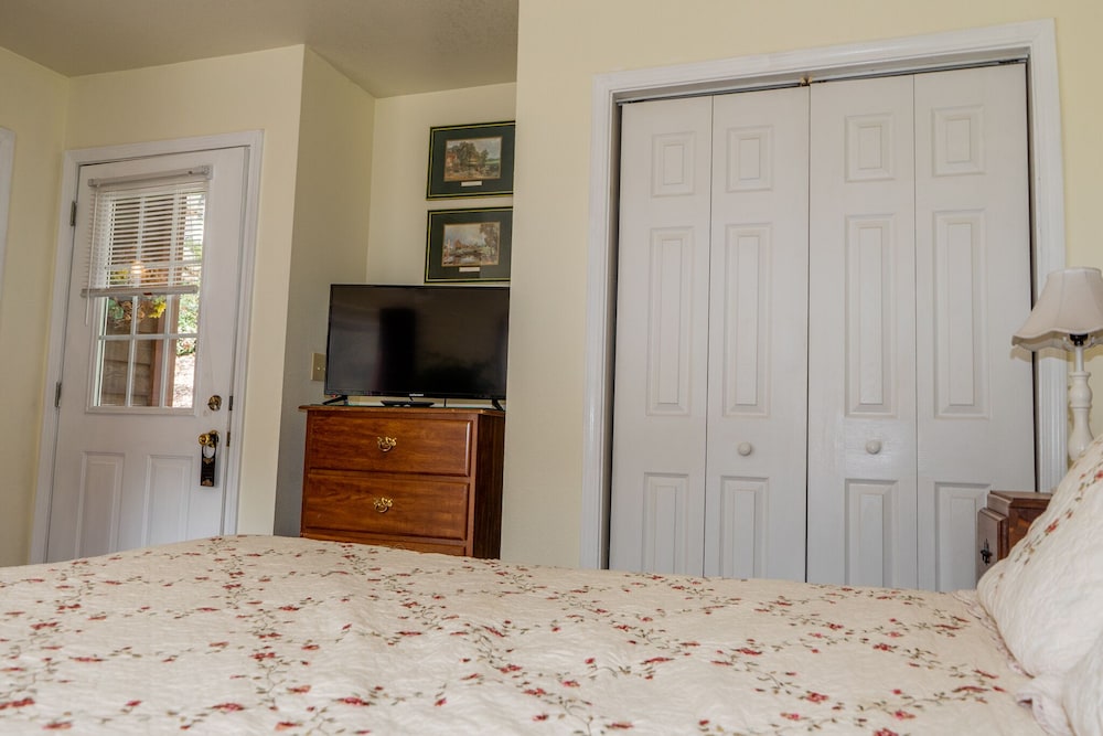 The Chimney Rock Inn & Cottages - photo 15