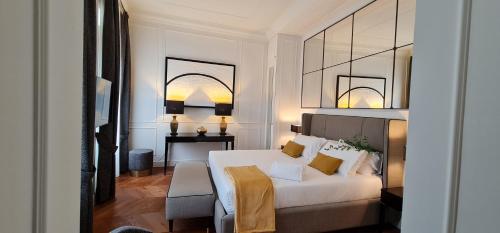 Calzaiuoli3 Luxury Flat in the City Center of Florence — 4-Star Luxury Hotel in Florence, Italy