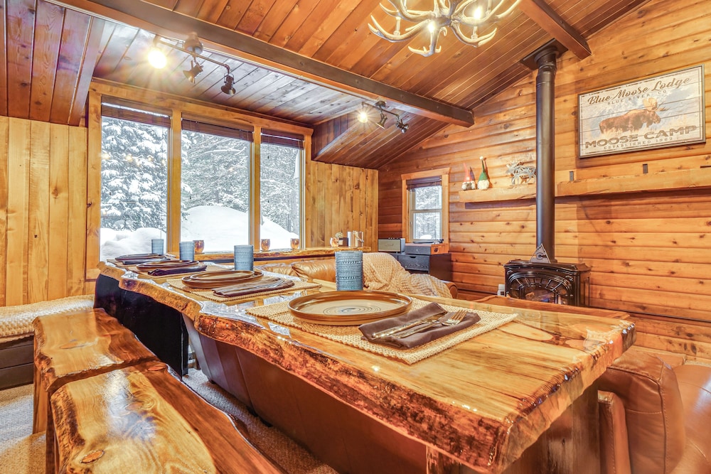 5 Mi to Breckenridge Ski Resort: Cozy Wood Cabin - photo 4