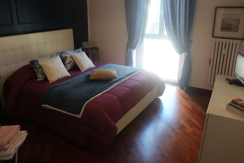 Stasera A Casa Da Me — 4-Star Luxury Hotel in Rome, Italy