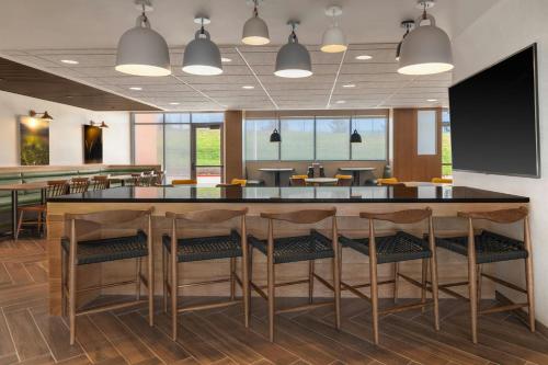Fairfield by Marriott Inn & Suites Kansas City at The Legends - photo 9