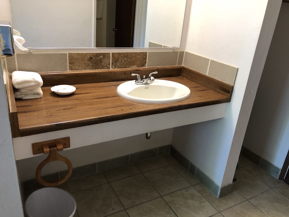 Sis Q Inn - photo 16