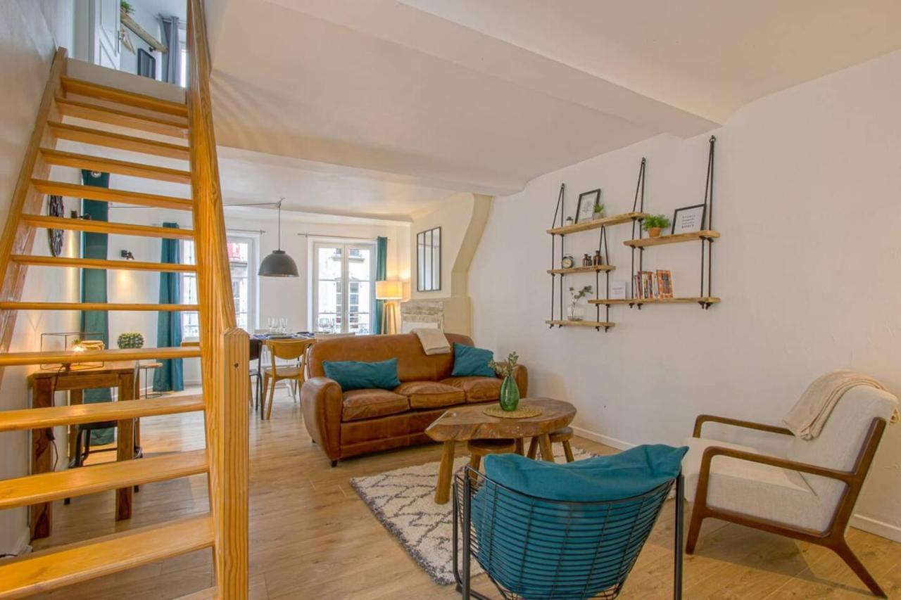 Freedom Grand Triplex Lumineux Decoration Contemporaine Plein Centre Historique Bayeux Parking Gratuit a Proximite Proche Commerces Restaurants Plages du Debarquement