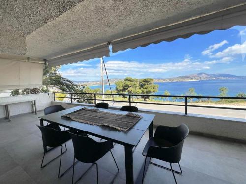 Beachfront Apartment in Varkiza — 4-Star Luxury Hotel in Vari, Greece