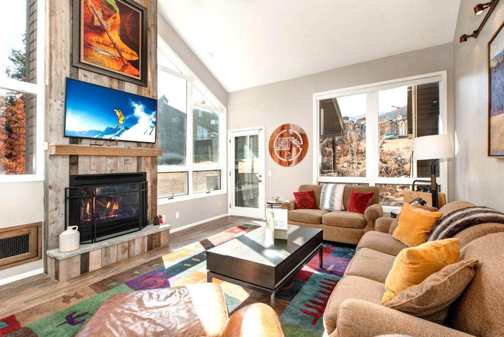 Red Pine Free Door to Ski shuttle Near Cabriolet at Canyons and Village Common hot tub Pool Tennis Gas Fireplace RPT 14t by KBM - photo 7