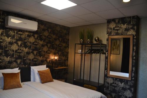 Hotel Restaurant Cafe Houben — hotel in Haelen