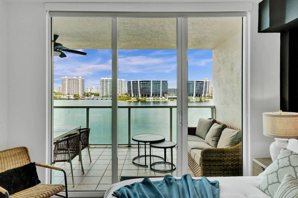 Le Marina Bay 1005 by Go Florida Condo Sunny Isles — 4-Star Luxury Hotel in Sunny Isles Beach, United States
