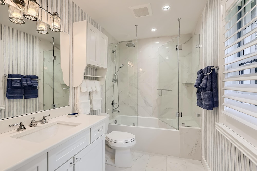 Banyan Cove 4bd 4.5ba Private Pool and Parking - photo 11