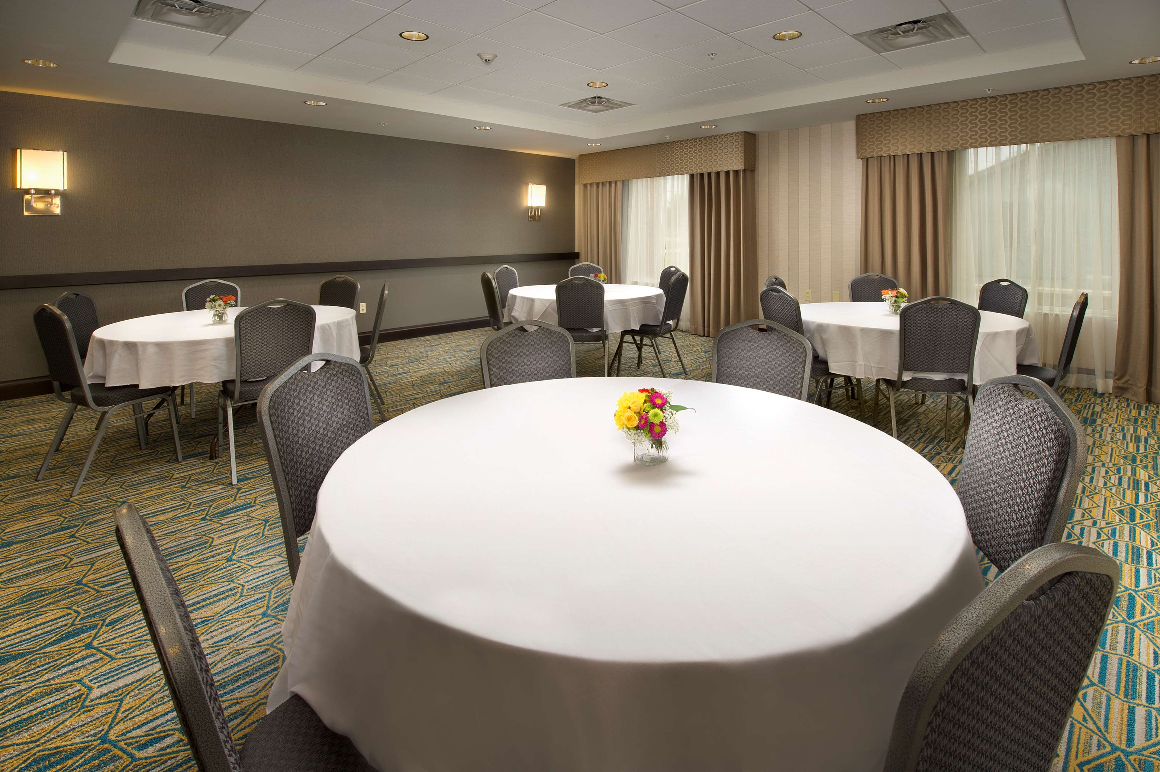 Hampton Inn & Suites Syracuse Carrier Circle - photo 12