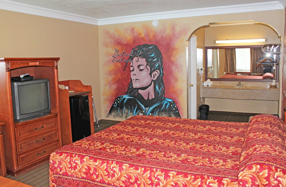 Hollywood Inn Express North - photo 13