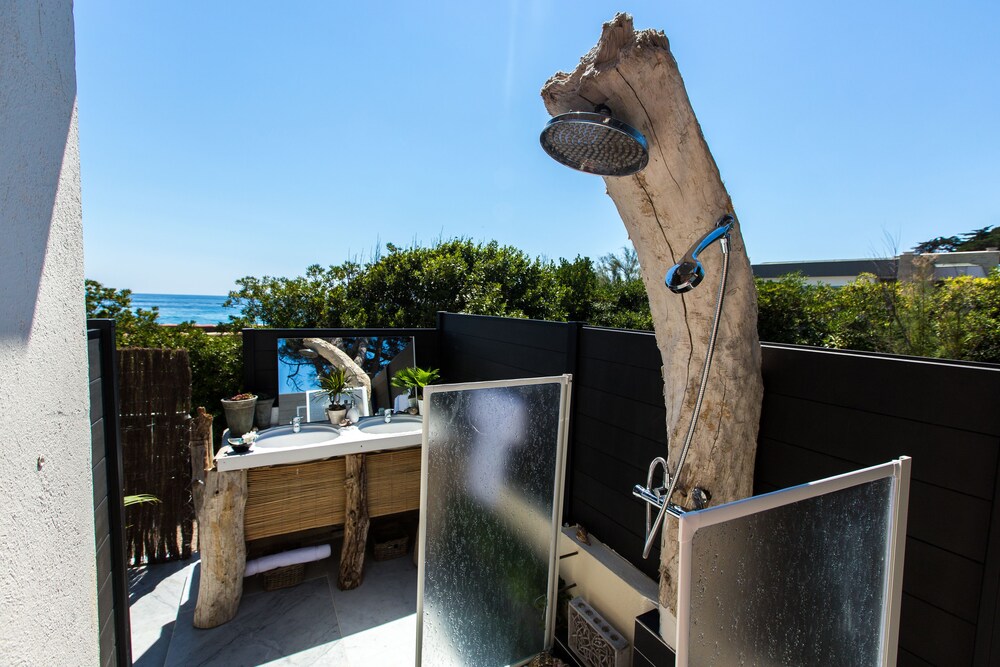Chambres d'hôtes pieds dans l'eau — 4-Star Luxury Hotel in Sainte-Maxime, France