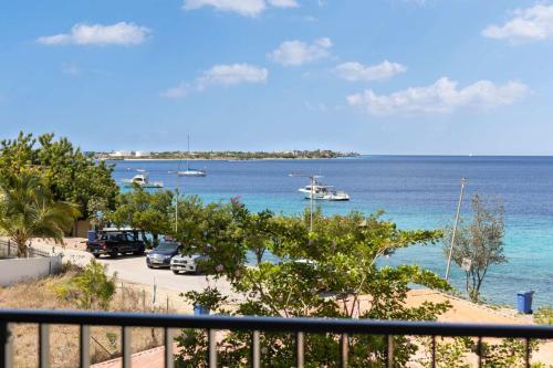 Bonaire Beach Apartment 11 with communal pool and diving facilities — 4-Star Luxury Hotel in Kralendijk, Bonaire, Sint Eustatius and Saba