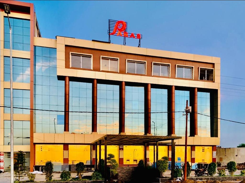 Super Townhouse OAK Pratham Inn — 4-Star Luxury Hotel in Lucknow, India