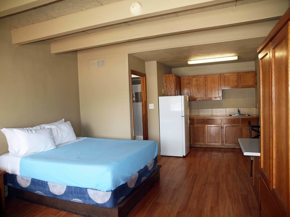 The Oakwood Inn - photo 6