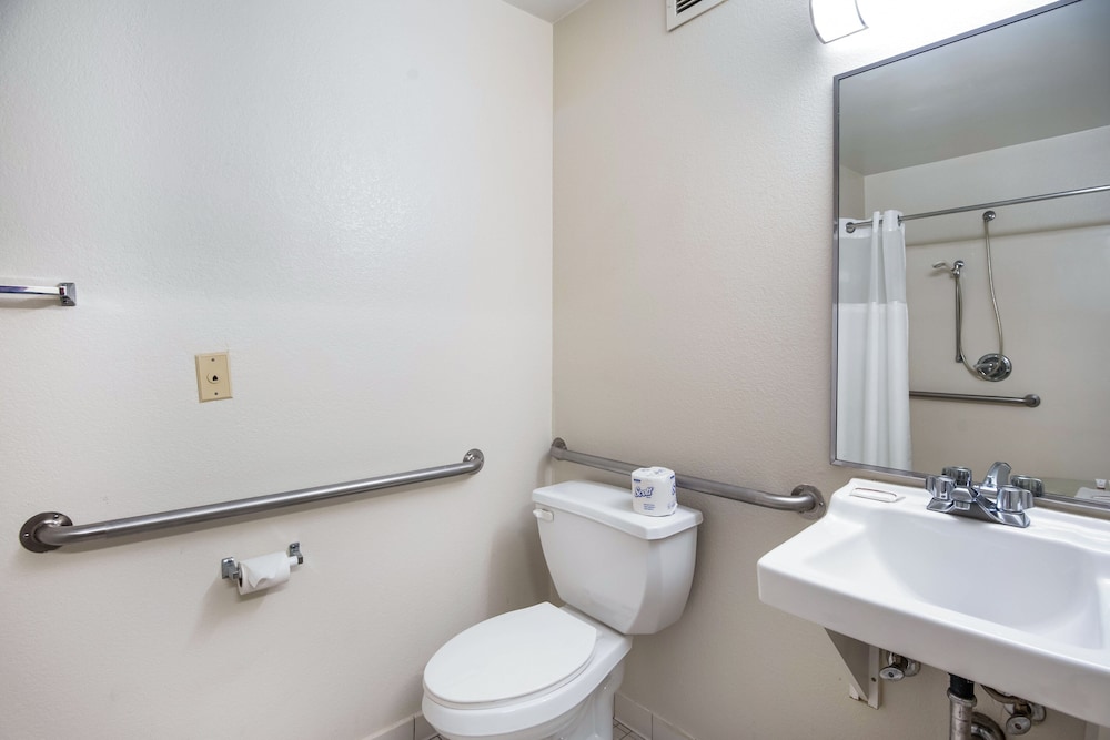 HomeTowne Studios By Red Roof Colorado Springs Airport - photo 12