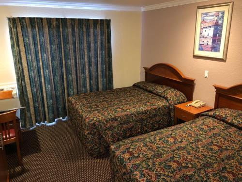 Gateway Thunderbird Motel - photo 7