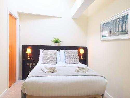 The Penthouse At Regent House Light And Airy Top Floor With Lift Access 1 Bedroom En Suite Luxury Apartment Ultra Central Location — 4-Star Luxury Hotel in Harrogate, United Kingdom