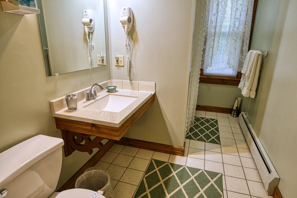 Rockwell Falls Inn and Wine Bar - photo 56