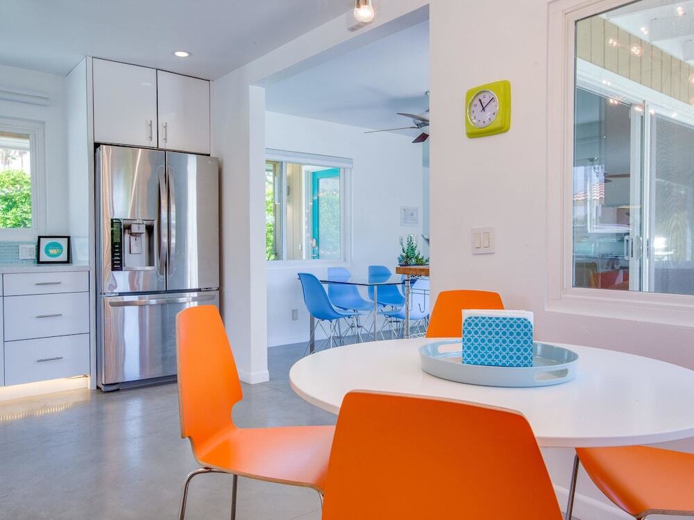 Modern Pura Vida Alice Lodging — 4-Star Luxury Hotel in Palm Springs, United States