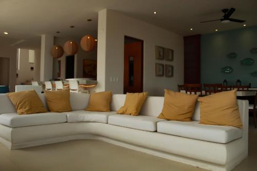 Villa Karpatos — 4-Star Luxury Hotel in Progreso, Mexico