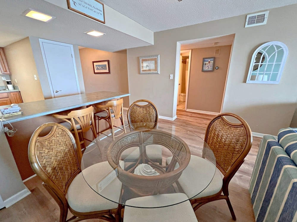 Driftwood Towers D2 - carbon neutral hotel in Gulf Shores