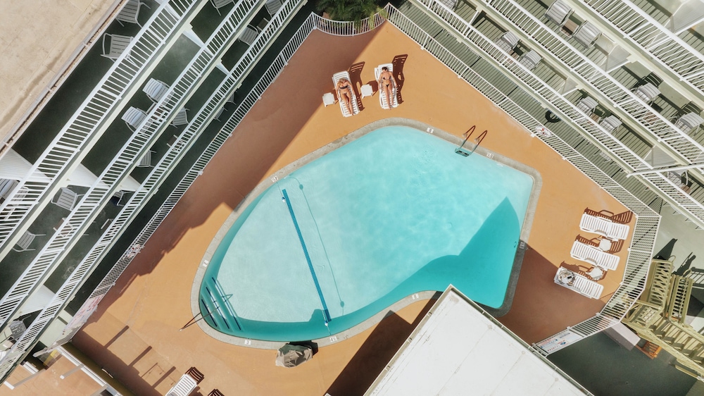 Surfer Beach Hotel - photo 37