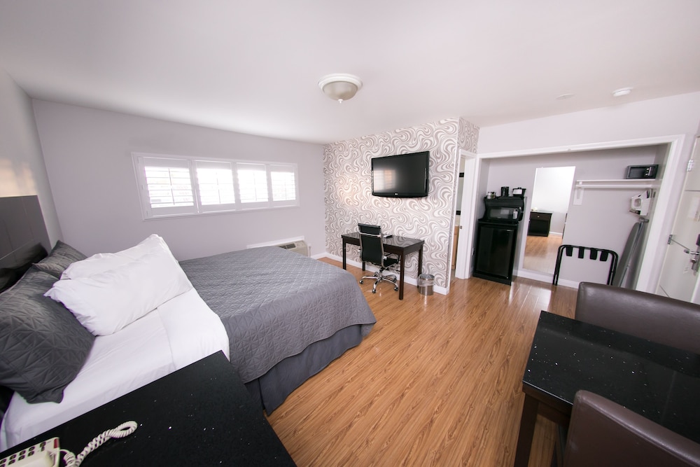 Metropolitan Inn & Suites - photo 10