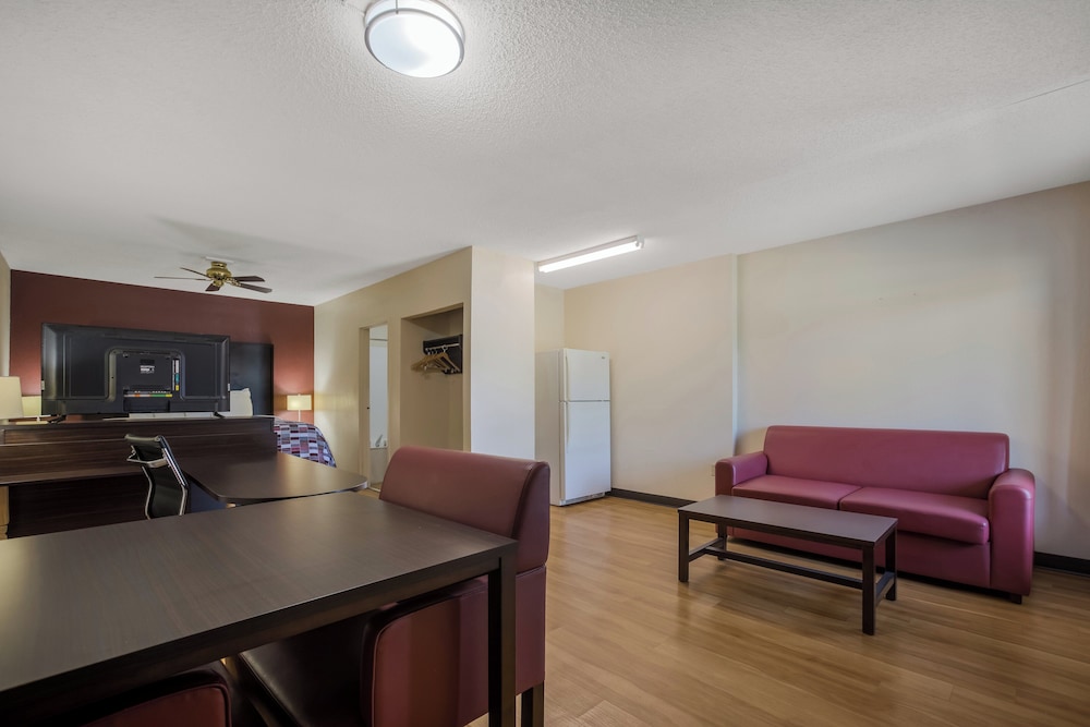 Red Roof Inn & Suites Statesboro University - photo 9