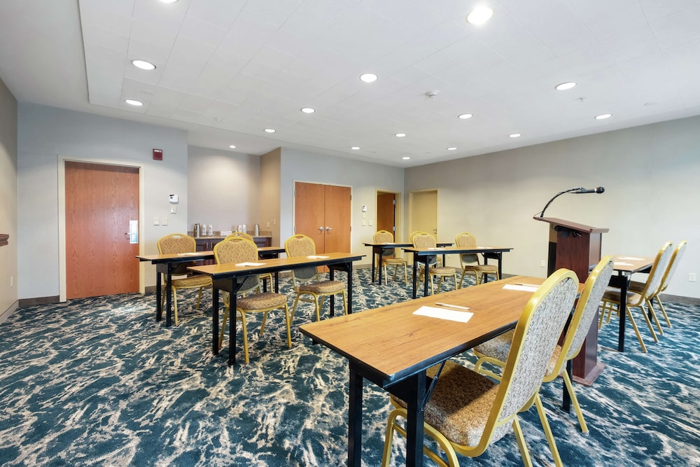 Hampton Inn & Suites Rockland - photo 44