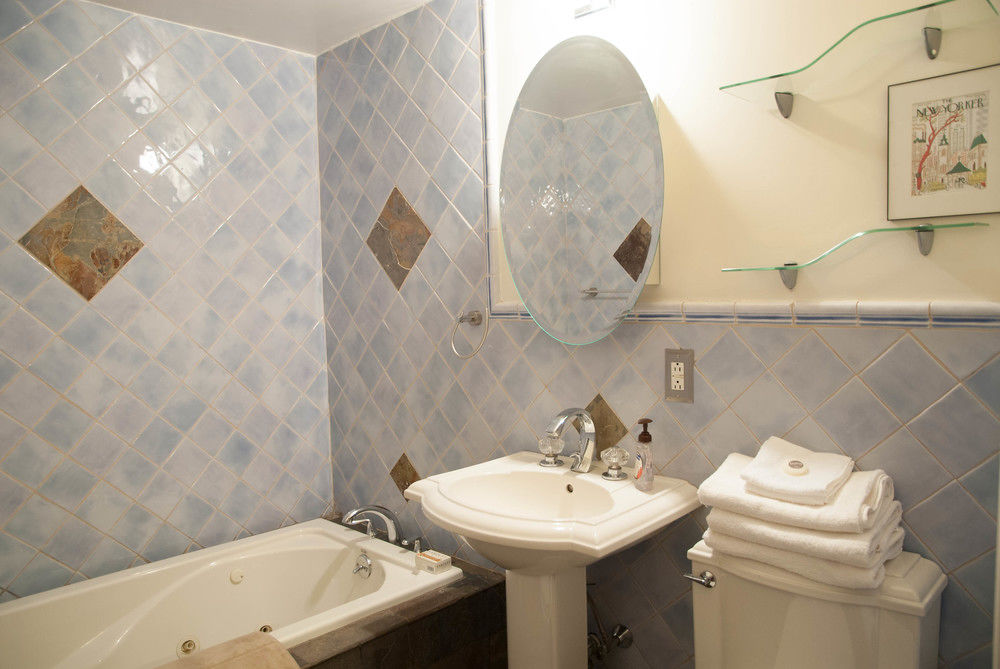 Luxury Suites Upper West Brownstone - photo 35