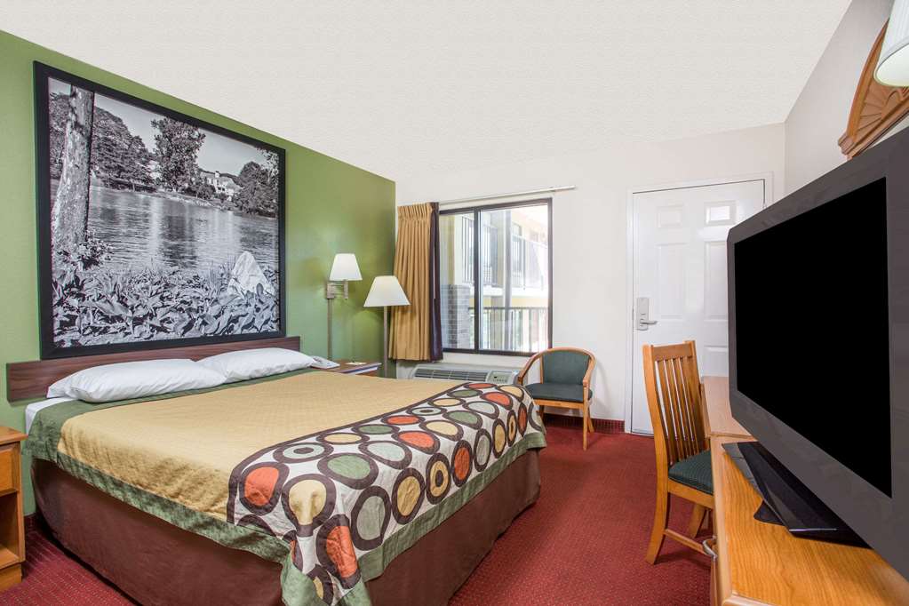Super 8 by Wyndham Lavonia - photo 7