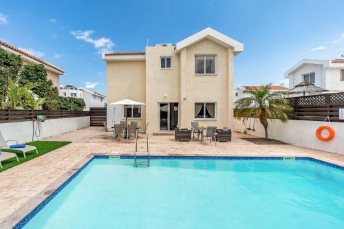 Villa Sunnyside Mandali by Ezoria Villas