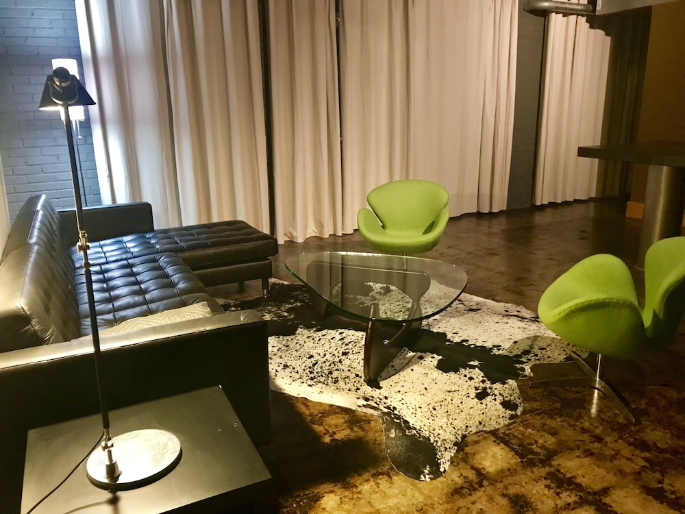 The Hangar Lofts Hotel - photo 24