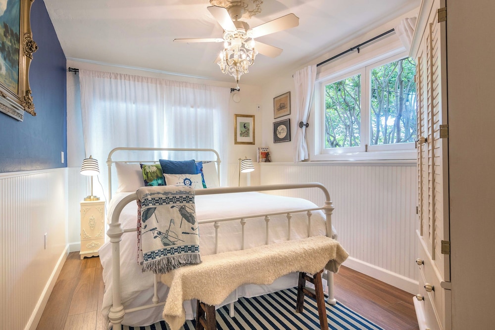 Redwood Hollow Cottages — La Jolla