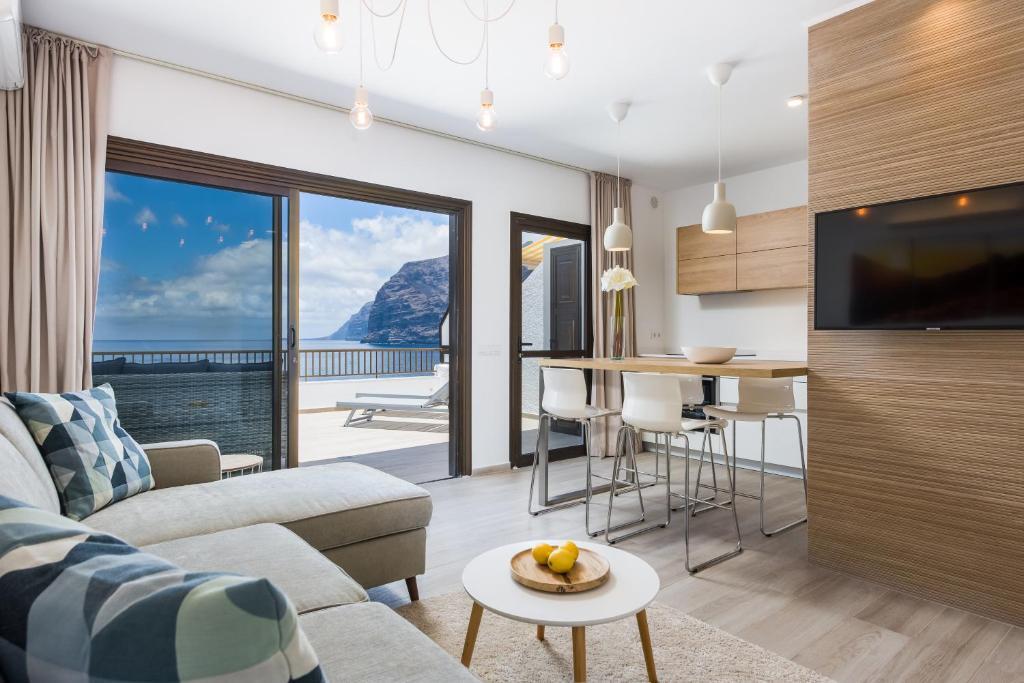 2brd Cliffs And Ocean View Oasis — 4-Star Luxury Hotel in Los Gigantes, Spain