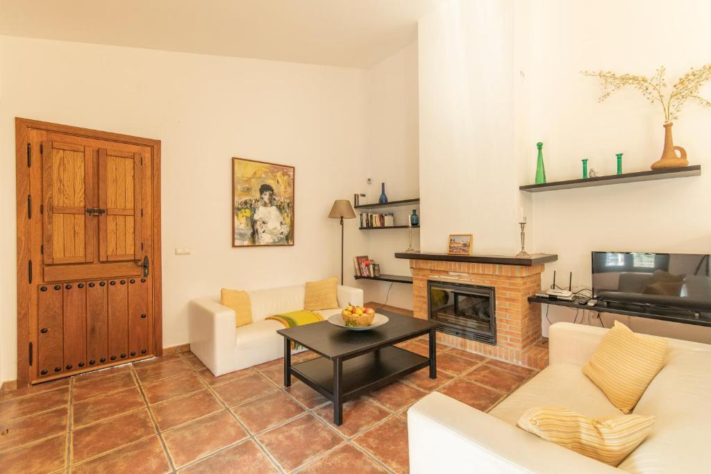 Cortijo Cantares by Rosas Cantares — 4-Star Luxury Hotel in Malaga, Spain