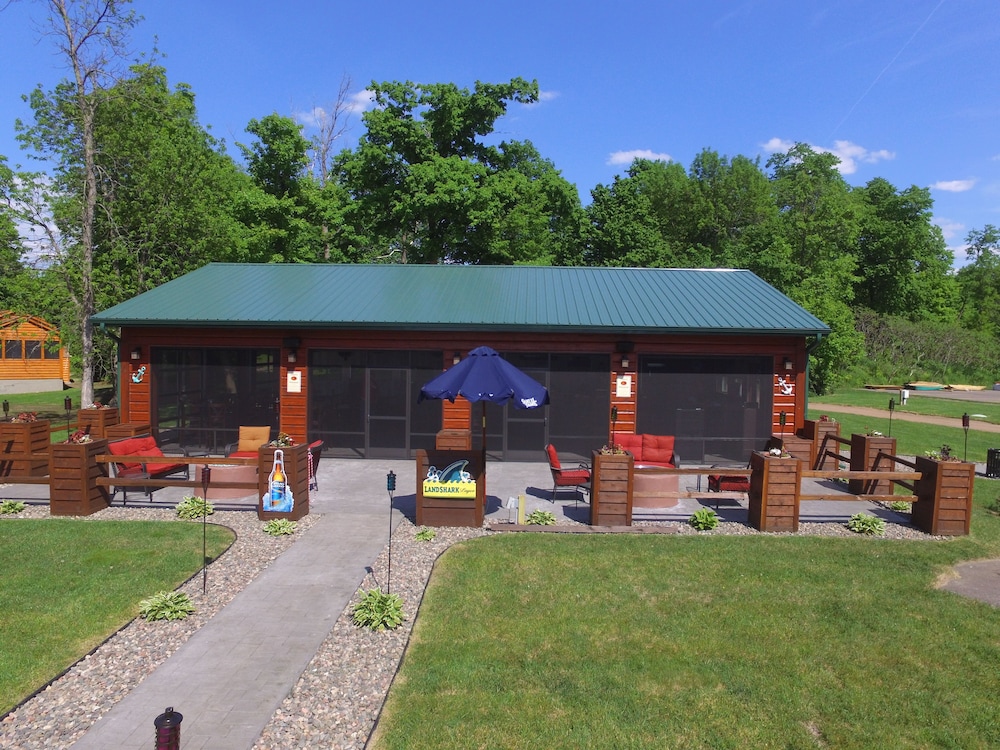 Appeldoorn's Sunset Bay Resort - photo 40