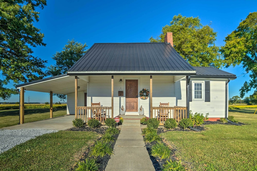 Lovely Pembroke Retreat with Beautiful Patio in Oak Grove, United States