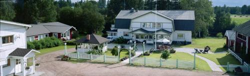 Maalaiskartano Pihkala Oy pet-friendly hotel Kestilae