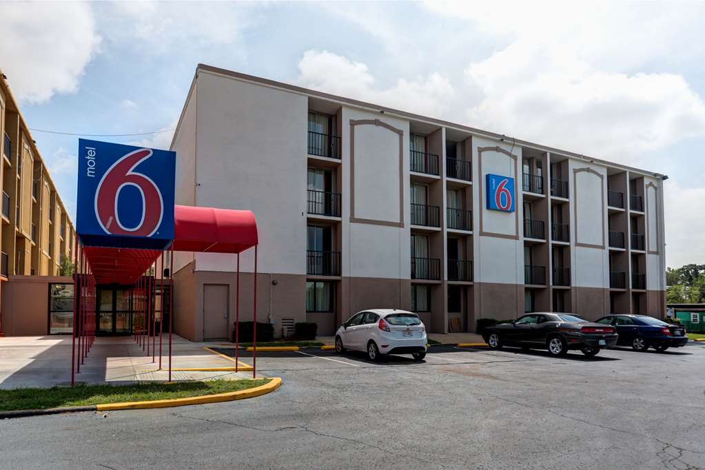 Motel 6 Jackson TN - featured photo